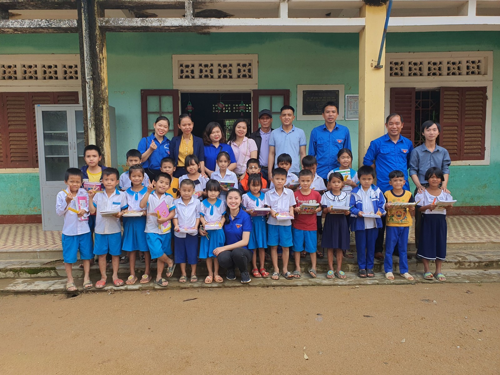 Sức trẻ chuyên Nguyễn Trãi với dự án thiện nguyện “Ba Lòng mình thương” lan toả yêu thương.